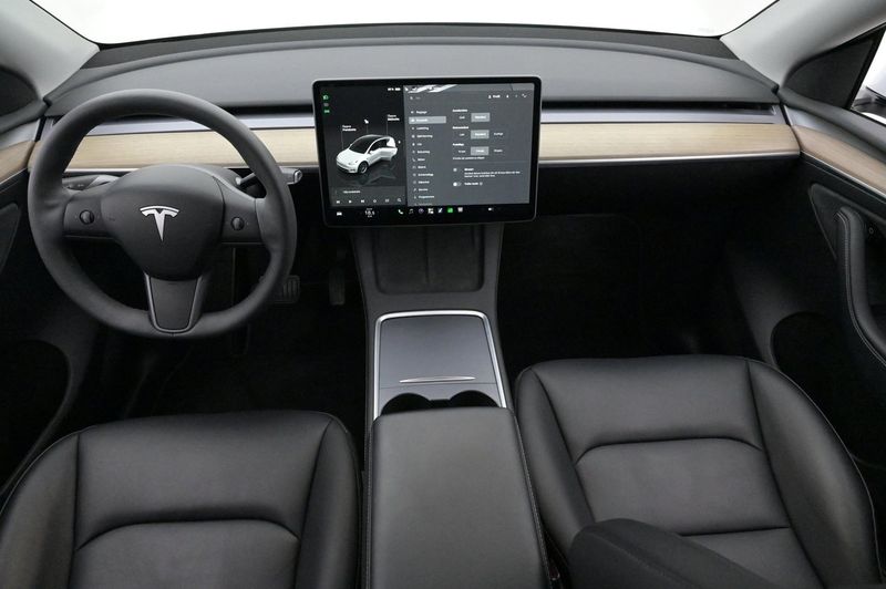 Tesla Model Y bild 6