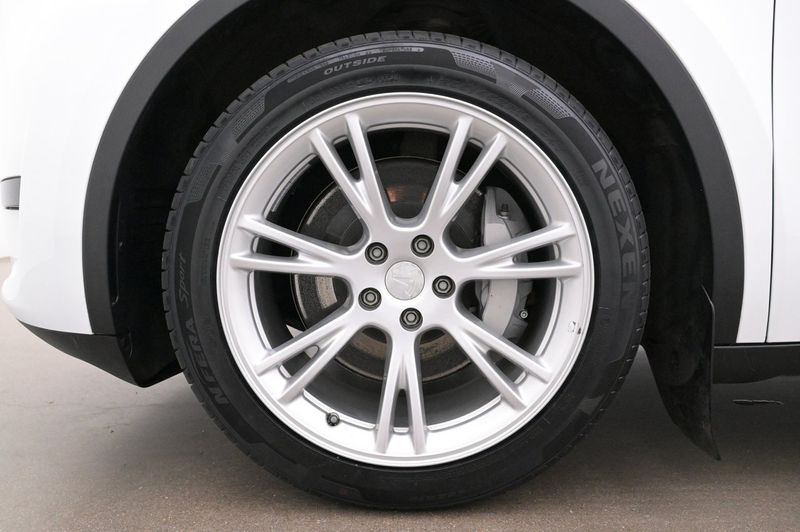 Tesla Model Y bild 27