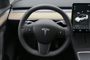 Tesla Model Y bild 7