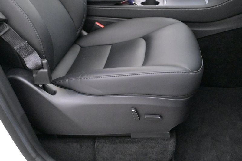 Tesla Model Y bild 13