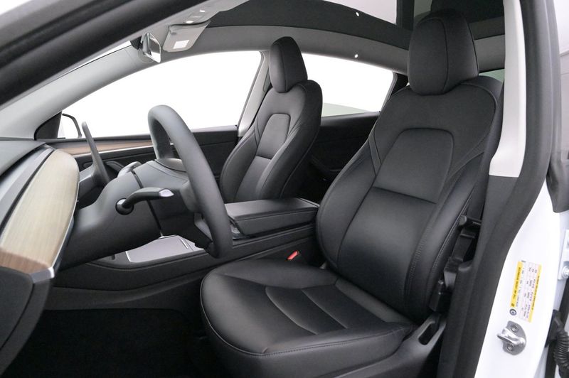 Tesla Model Y bild 9