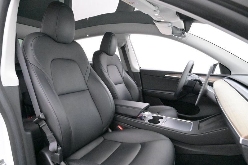 Tesla Model Y bild 12