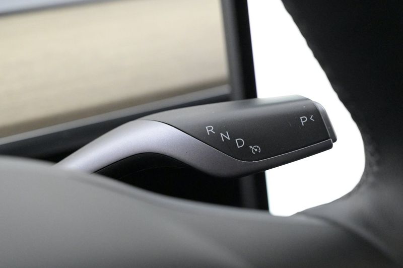 Tesla Model Y bild 8