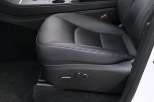 Tesla Model Y bild 11