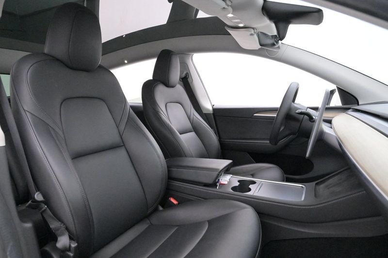 Tesla Model Y bild 12