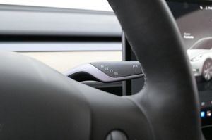 Tesla Model Y bild 8