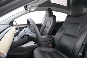 Tesla Model Y bild 9