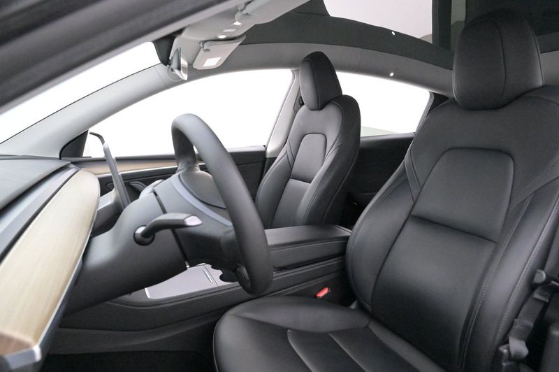 Tesla Model Y bild 9