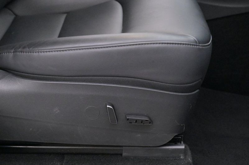 Tesla Model Y bild 13