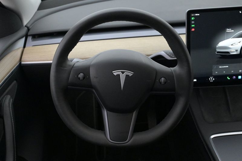 Tesla Model Y bild 7