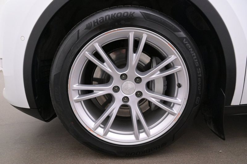Tesla Model Y bild 27