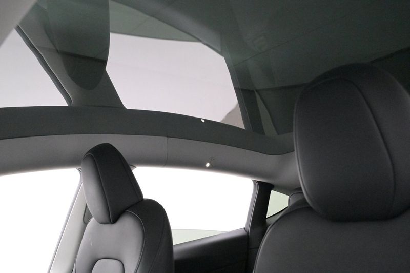 Tesla Model Y bild 25