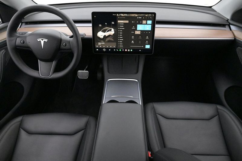 Tesla Model Y bild 6