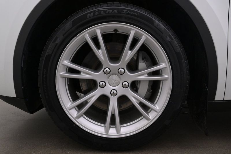 Tesla Model Y bild 27