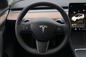Tesla Model Y bild 7
