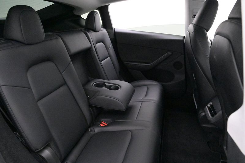 Tesla Model Y bild 21