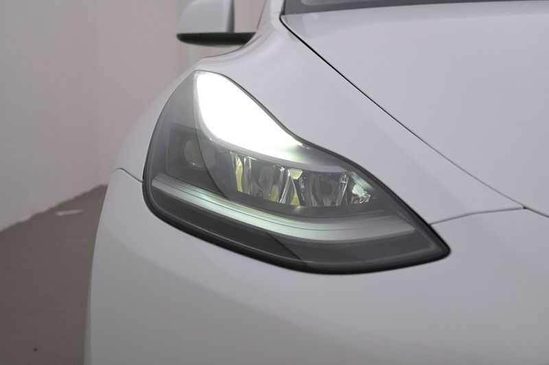 Tesla Model Y bild 26