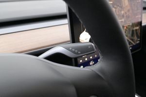 Tesla Model Y bild 8