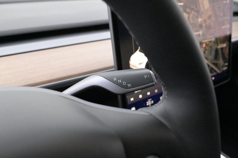 Tesla Model Y bild 8