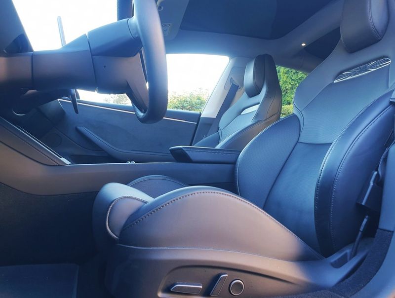 Tesla Model 3 bild 2