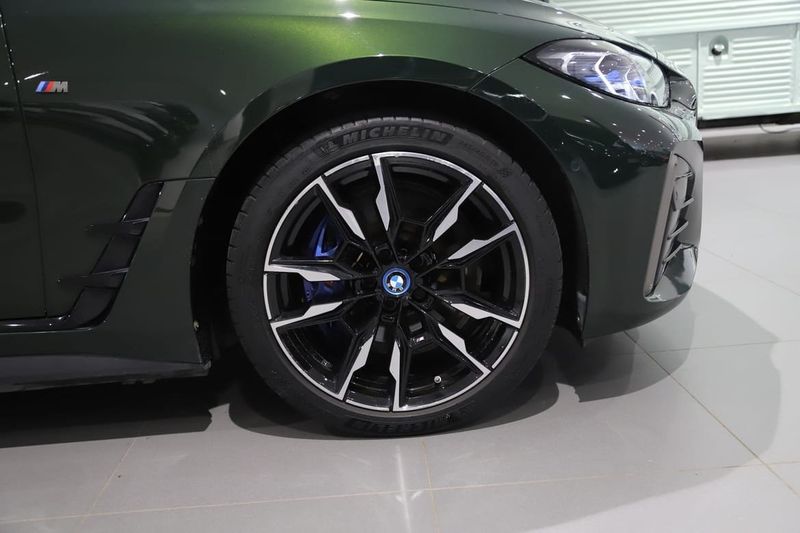 BMW i4 bild 6