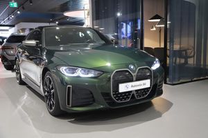 BMW i4 bild 2