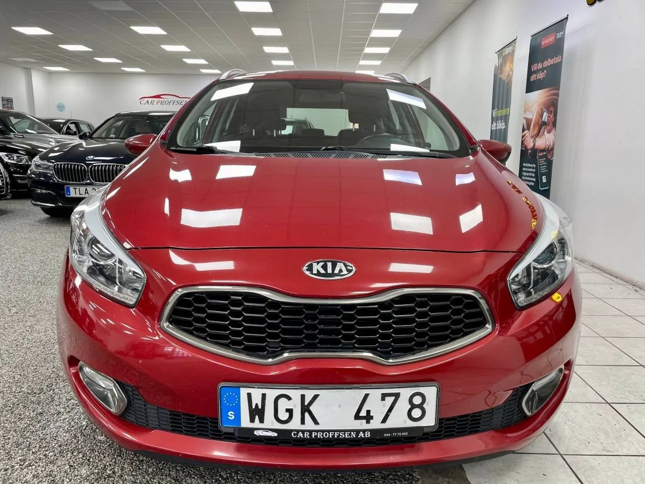 Vehicle image 14