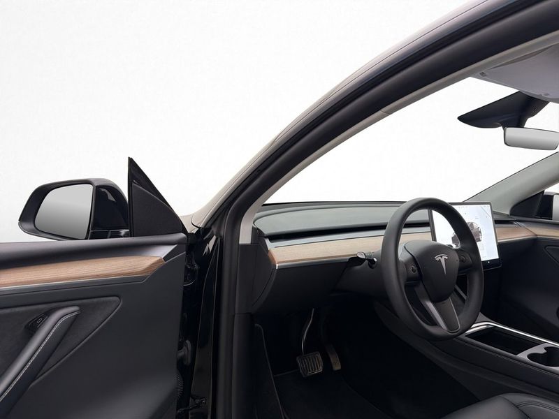 Tesla Model Y bild 11