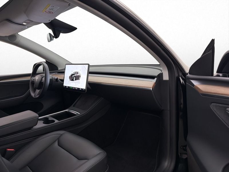 Tesla Model Y bild 14