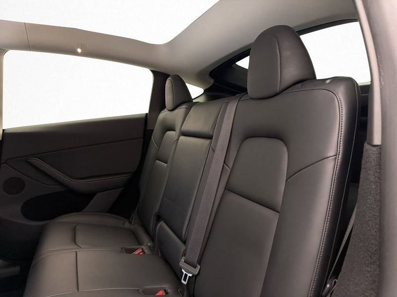 Tesla Model Y bild 16