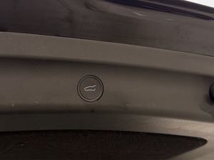 Tesla Model Y bild 32