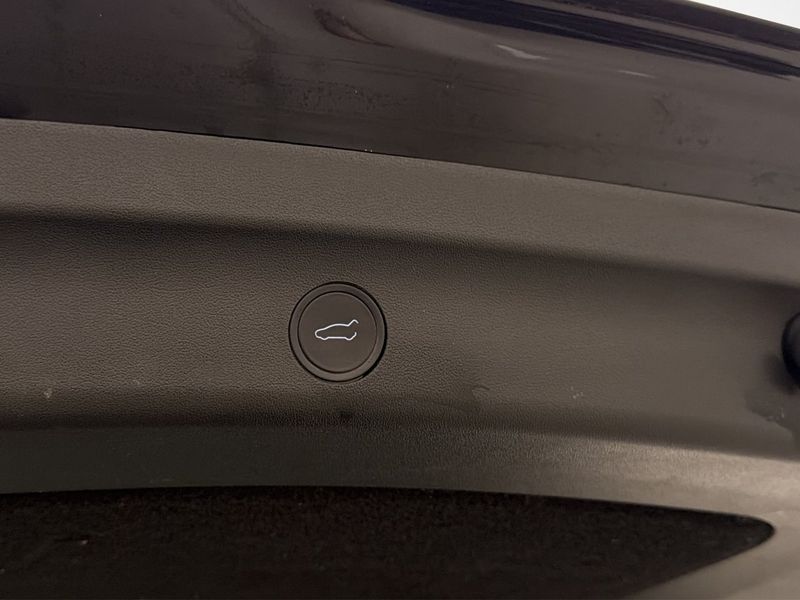 Tesla Model Y bild 32