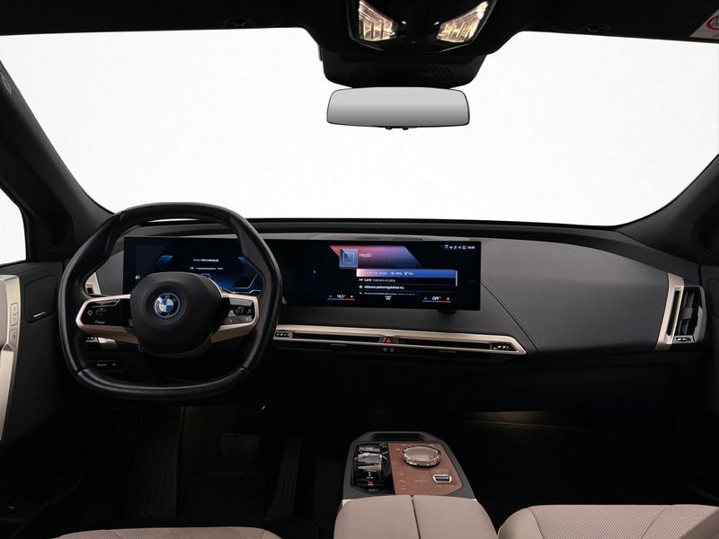 BMW iX bild 12