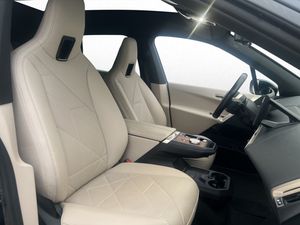 BMW iX bild 14