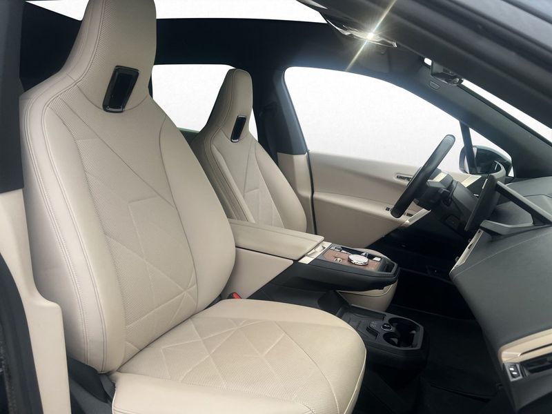 BMW iX bild 14
