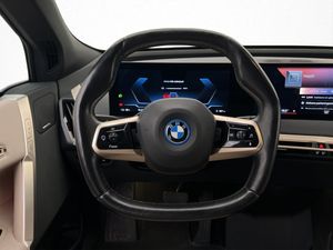 BMW iX bild 25