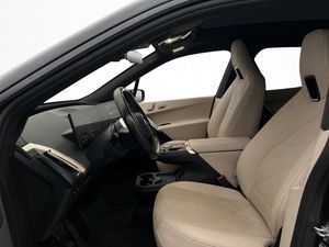 BMW iX bild 11