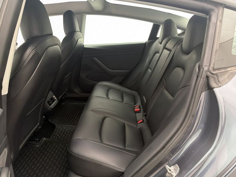 Tesla Model 3 bild 27