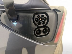 Tesla Model 3 bild 28