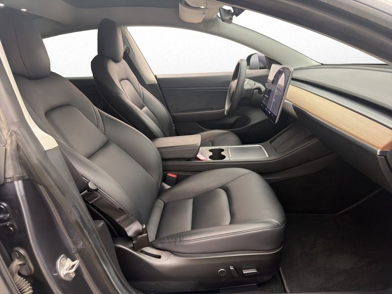 Tesla Model 3 bild 27