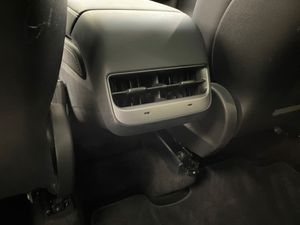 Tesla Model Y bild 21