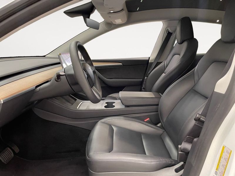 Tesla Model Y bild 11