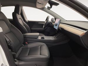 Tesla Model Y bild 15
