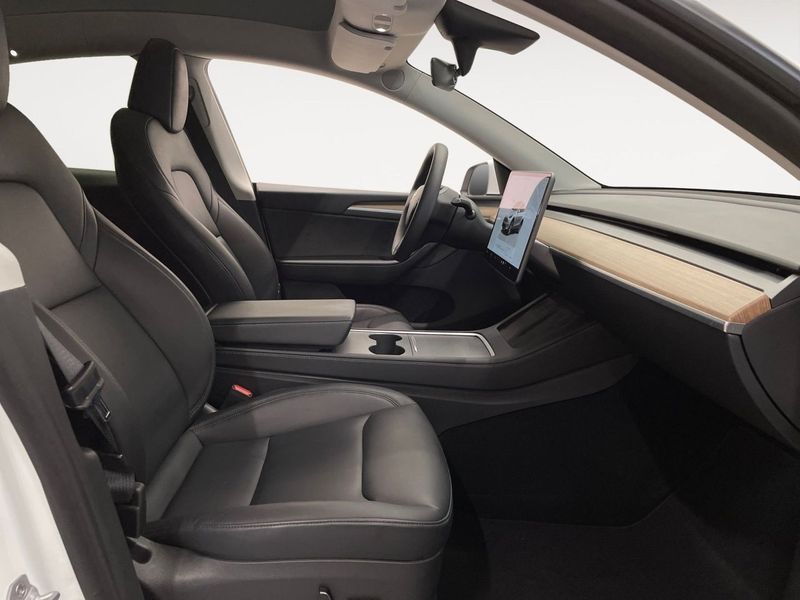 Tesla Model Y bild 15