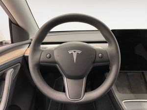 Tesla Model Y bild 13