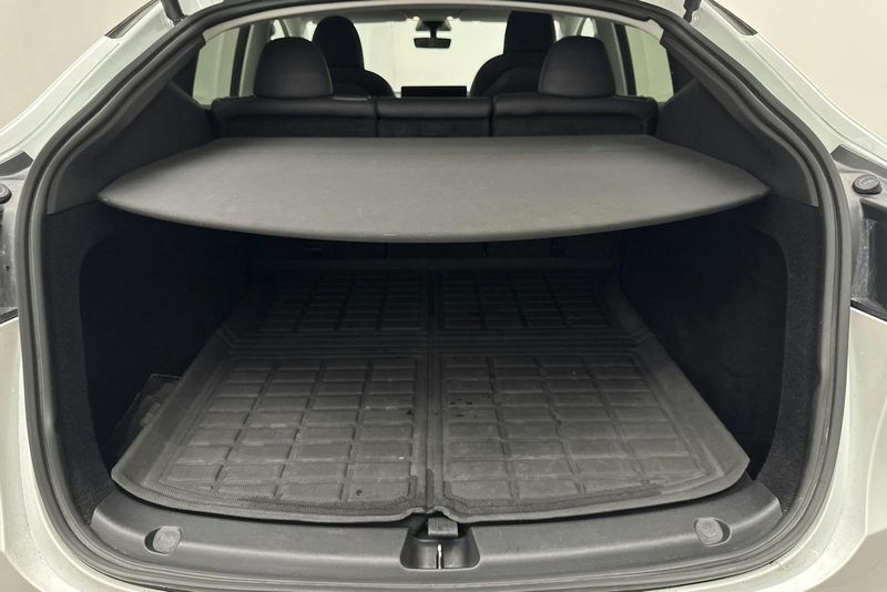 Tesla Model Y bild 9
