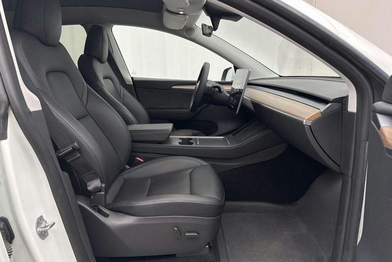 Tesla Model Y bild 7