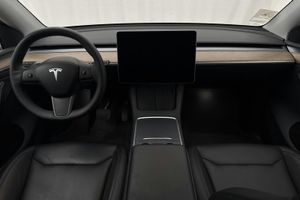 Tesla Model Y bild 6