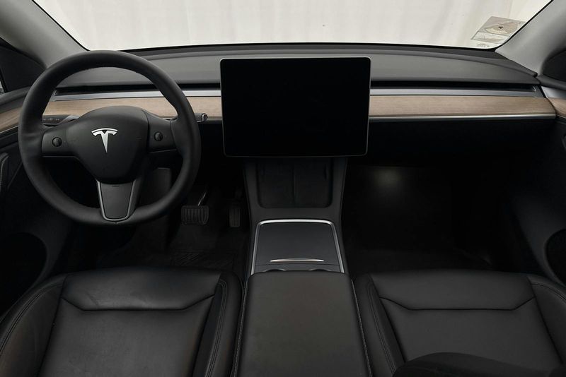 Tesla Model Y bild 6