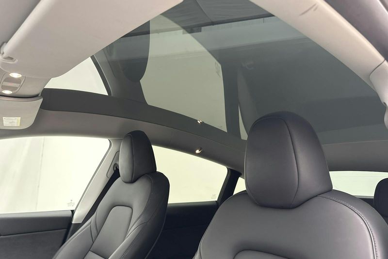 Tesla Model Y bild 18